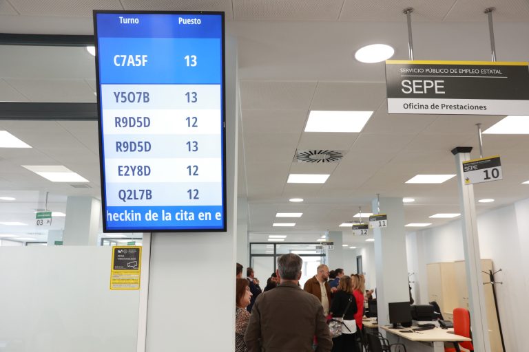 El Gobierno renovará oficinas de empleo en Vigo, Ourense y Santiago