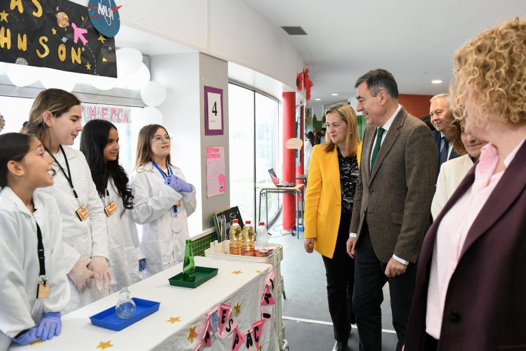 La Xunta felicita al colegio Ramón Cabanillas de Santiago por fomentar la ciencia entre el alumnado