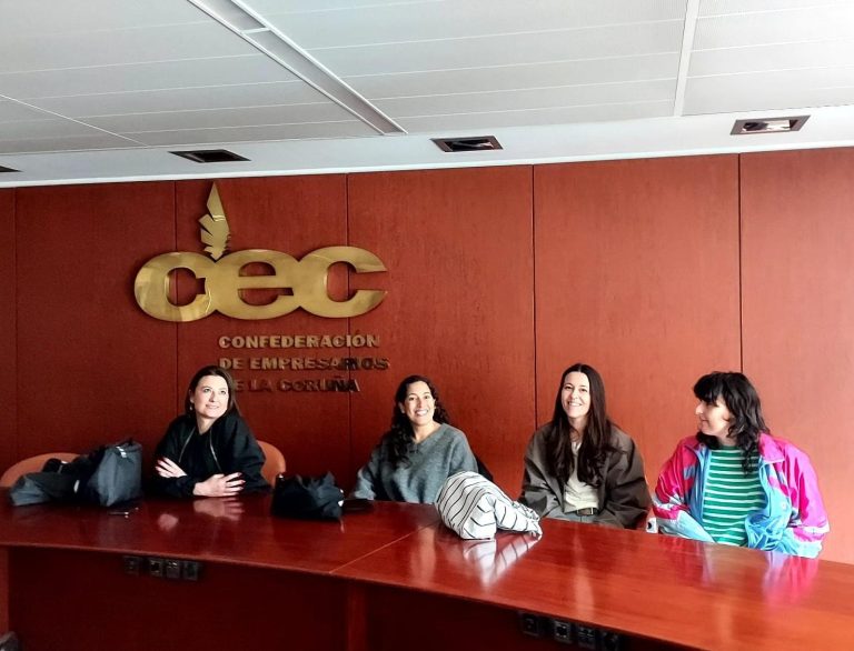 Delegadas de comercio vario en A Coruña secundan un cierre simbólico en demanda de un acuerdo que blinde el convenio
