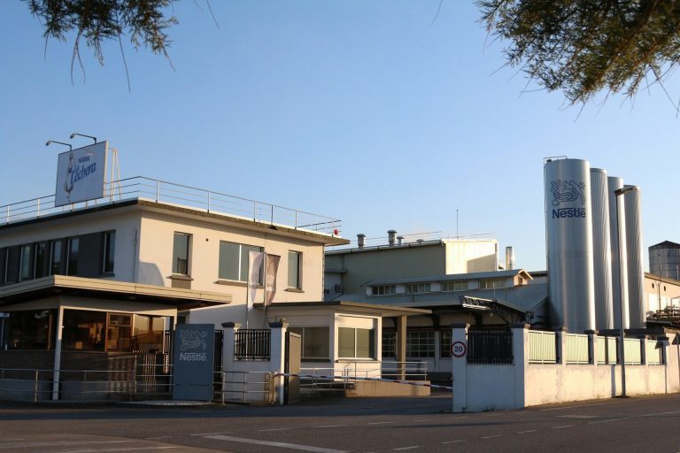 El ERE de Nestlé afectará a 27 trabajadores de la planta de Pontecesures