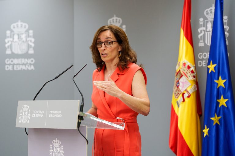 Hantavirus.- Mónica García insiste en que hay «instrumentos legales suficientes» para hacer cumplir la cuarentena