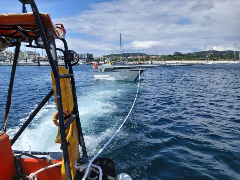 Decomisada una embarcación y 525 kilos de semilla de mejillón en la ría de Pontevedra