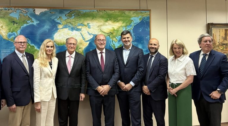 El eurodiputado del PSdeG destaca en Brasil la voluntad de impulsar el acuerdo con Mercosur evitando impactos negativos