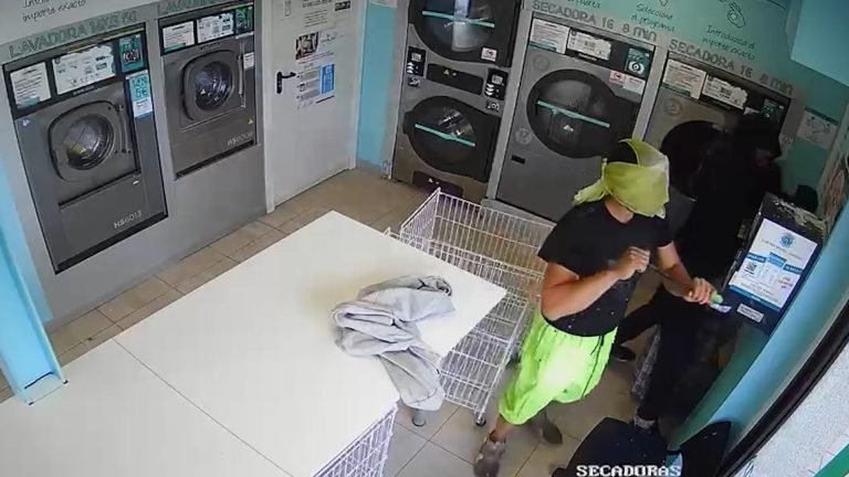 Sucesos.- Detenidos dos hombres acusados de robar en una lavandería en Pontecesures (Pontevedra)