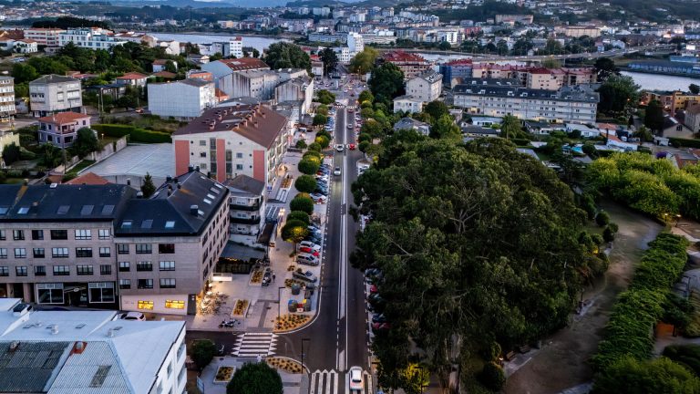 La Diputación de A Coruña traspasa al Ayuntamiento de Oleiros seis tramos de carreteras provinciales
