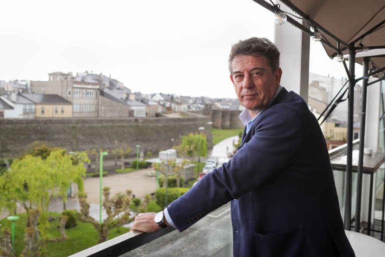 Besteiro pide una ley antitránsfuga y ve al PP «debilitado» en Lugo: «La culpa no es de la víctima, es de quien asesina»