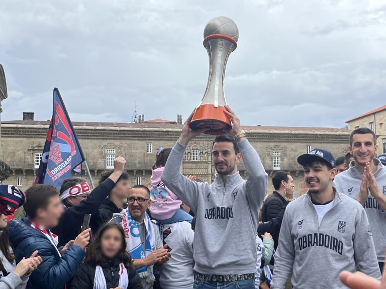 Crónica.- Santiago se vuelca con el Obradoiro tras la victoria que le valió la vuelta a la Liga ACB