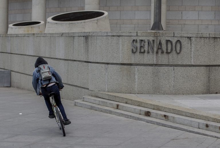 El Senado invita a sus señorías a acudir en bici a la Cámara Alta: les ofrecerá rutas ciclistas y formación específica