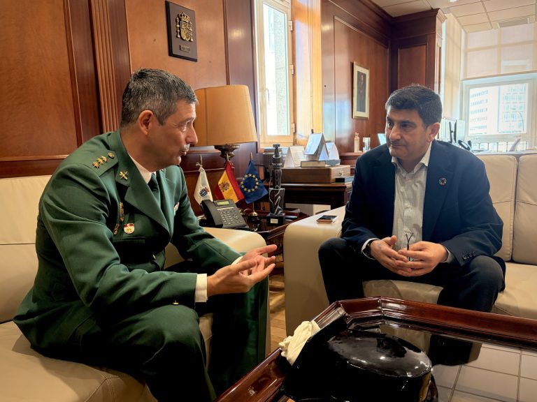 Pedro Blanco felicita al nuevo titular de la Jefatura del Sector de Tráfico de la Guardia Civil en Galicia