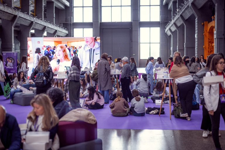 Hijos de Rivera y Fundación ASTI lanzan en Galicia su programa para impulsar el talento científico de niñas y jóvenes