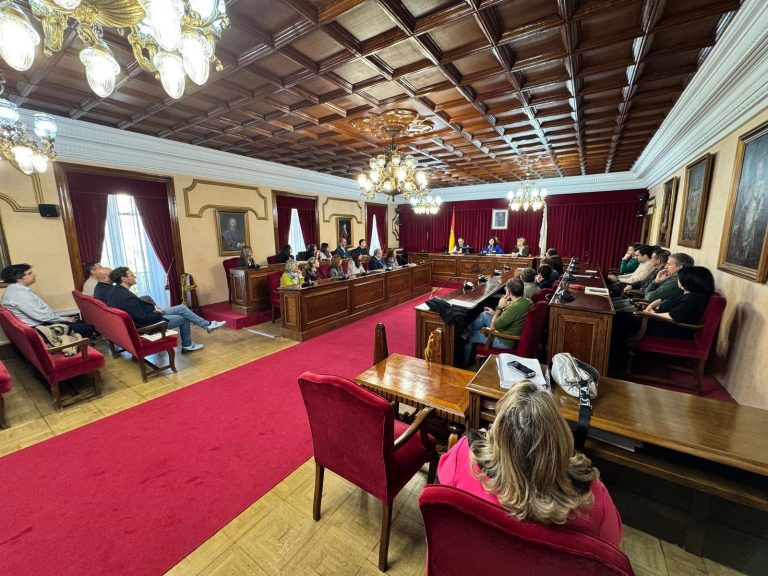 Candia se reúne con los jefes de servicio municipales y avanza que el pleno de organización será esta semana