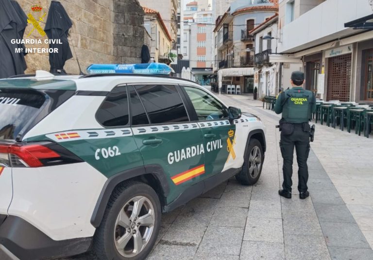 La Guardia Civil investiga a una vecina de Sanxenxo por el robo de 700 euros en un establecimiento hostelero