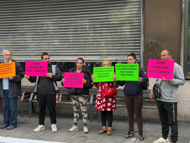 Dos familias de Vigo piden una «vivienda digna» ante el desahucio de dos chabolas en las que llevan casi 20 años