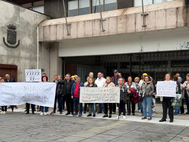 Exempleados de Alfageme se concentran en Vigo para tratar de cobrar los más de 3 millones que les deben 16 años después