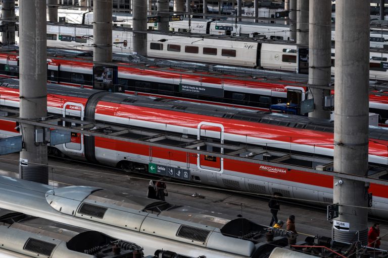 Renfe recurre a la Audiencia Nacional la resolución de la CNMC que le obliga a abrir sus talleres a Iryo