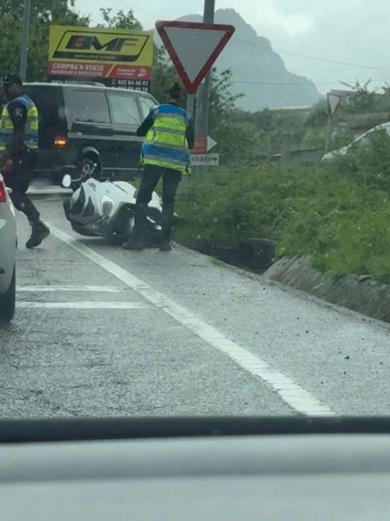 Sucesos.- Dos motoristas heridos en sendas colisiones con turismos en Vigo