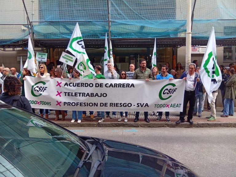CSIF se moviliza en A Coruña para exigir mejoras en las condiciones laborales del personal de la Agencia Tributaria