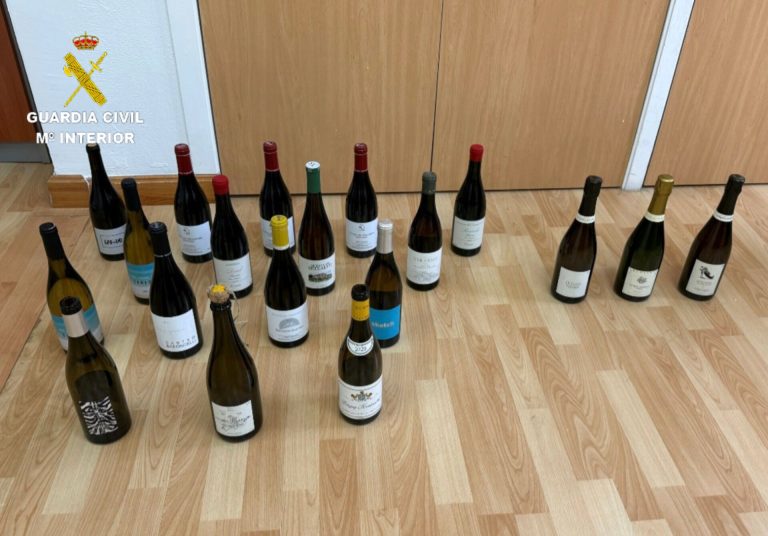 Sucesos.- Detenidos dos hombres por robar más de 9.000 euros y botellas de vino exclusivas en un restaurante en Poio