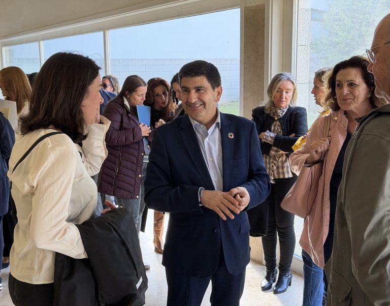 El delegado del Gobierno reivindica el periodismo local en el 80 aniversario de la Asociación de Periodistas de Santiago