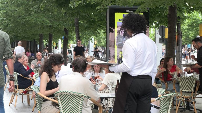 Adecco lanza desde este lunes más de 8.000 ofertas de empleo para el verano, con Galicia entre las CCAA con más vacantes