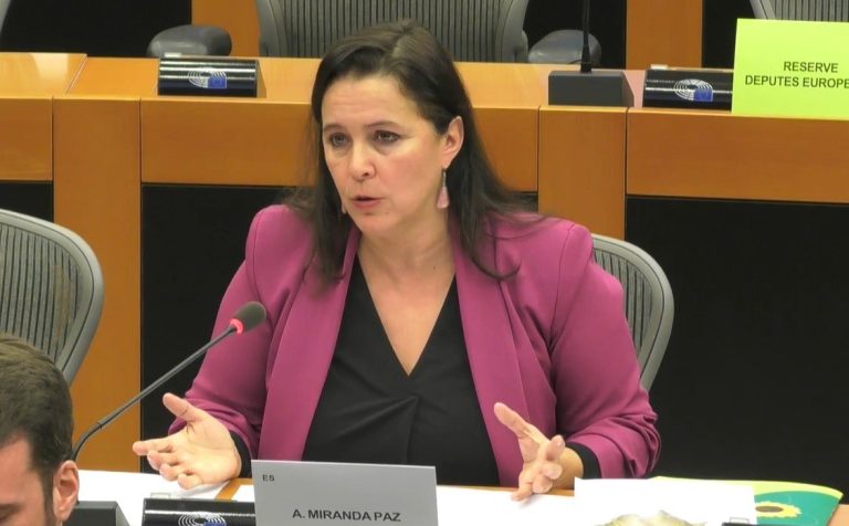 La eurodiputada del BNG reclama la protección del marisqueo gallego y define las rías como «zonas sensibles»