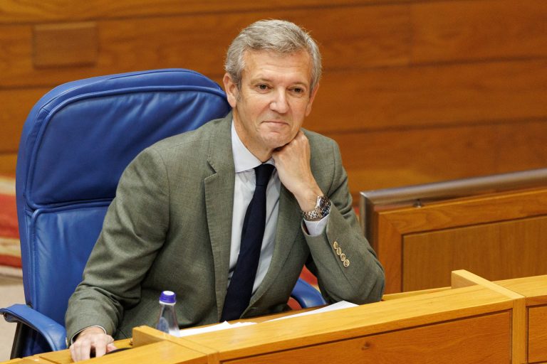 Pleno.- Rueda atiza a la oposición con la imputación de Zapatero con Besteiro ausente del hemiciclo gallego