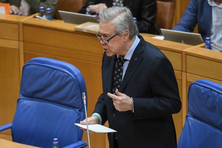 Pleno- Gómez Caamaño reivindica su gestión sanitaria en primaria, con una bolsa de 239 facultativos para guardias en PAC