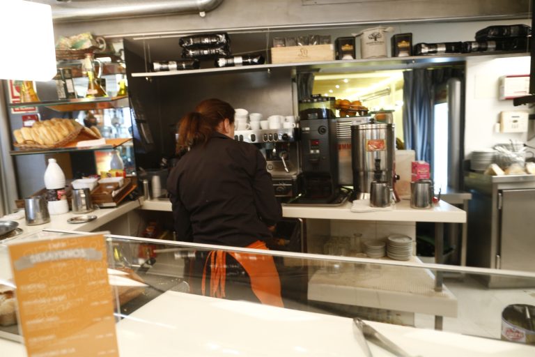 Las ventas del sector servicios suben un 6,4% en Galicia en marzo, tres puntos menos que la media