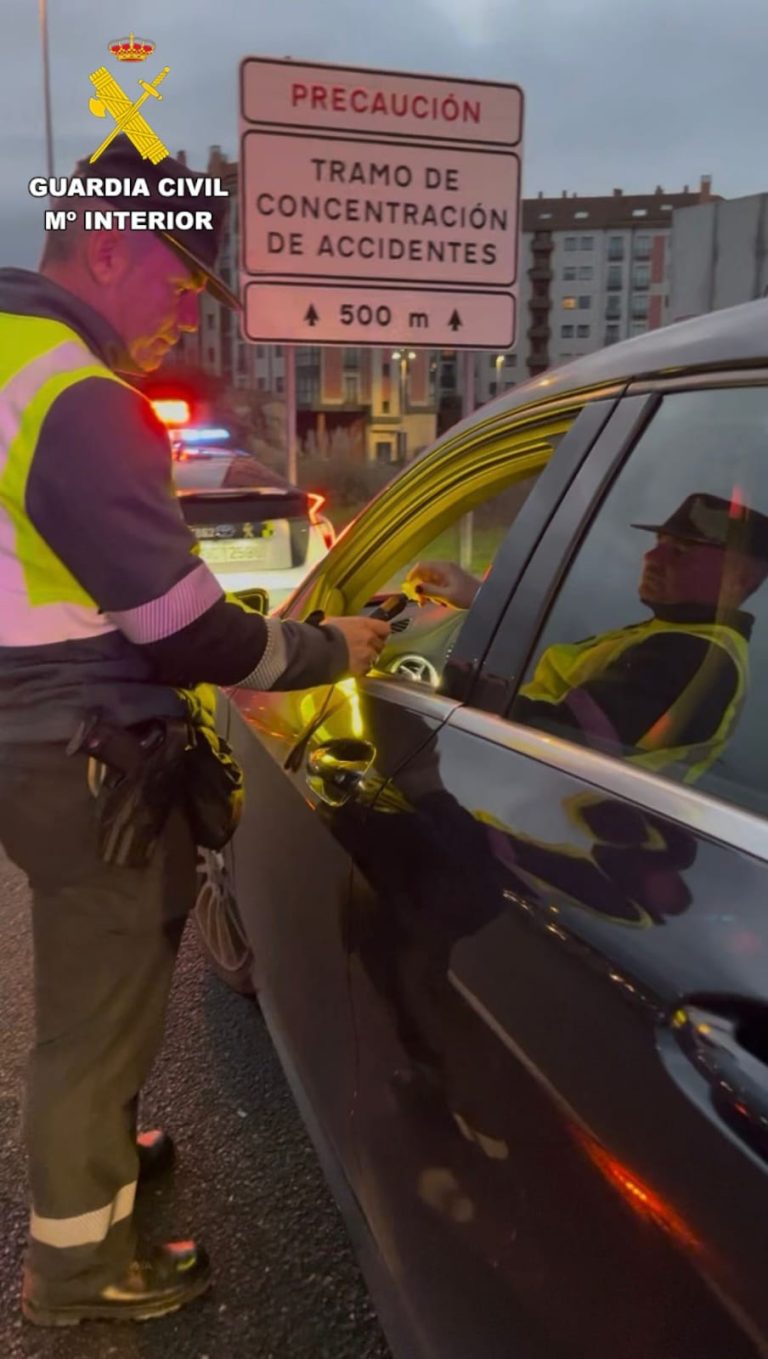 La Guardia Civil intercepta en dos ocasiones seguidas a una conductora que quintuplicaba la tasa de alcoholemia