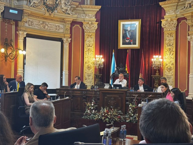 Jácome trata de aprobar sus cuentas con la cuestión de confianza, tras rechazar el PSOE su retirada y facilitar la vía