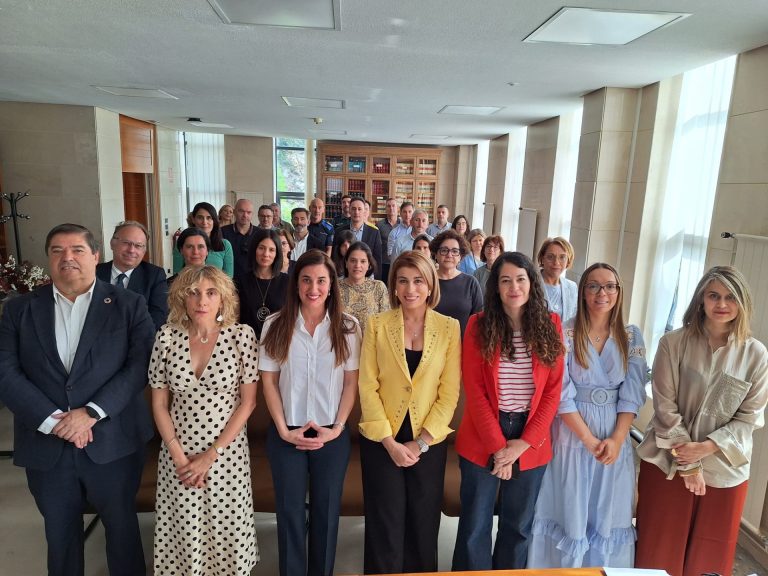 Constituido en Santiago el grupo de trabajo que coordinará detección y tratamiento de situaciones de maltrato a mayores