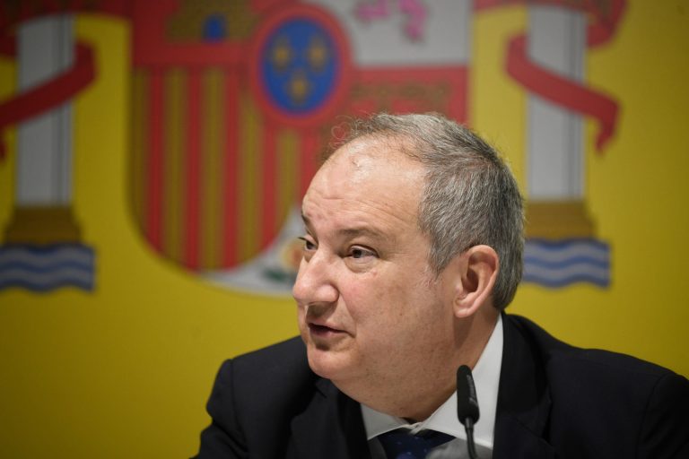 Industria lanza ayudas por casi 12 millones para abaratar la factura energética de los electrointensivos