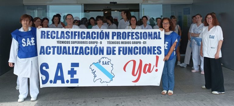 Paro y concentraciones para reclamar la reclasificación profesional de los TCAE de grado medio y superior de FP