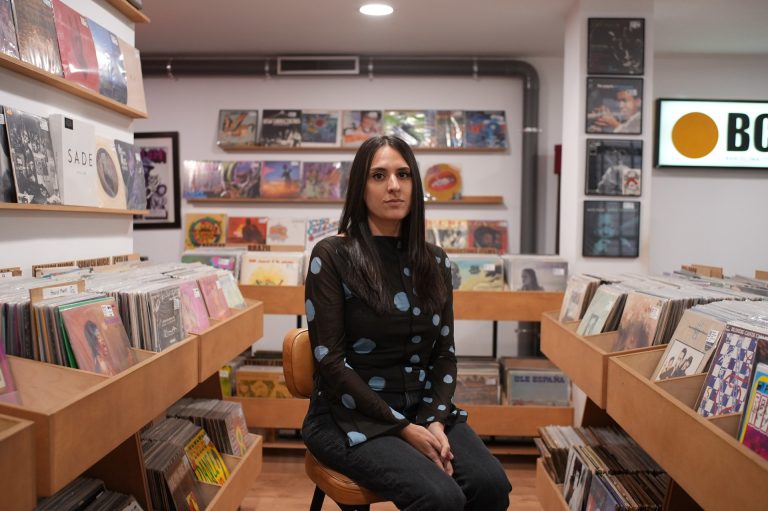 ‘Comerás flores’, de Lucía Solla Sobral, entre los finalistas del Premio Dulce Chacón