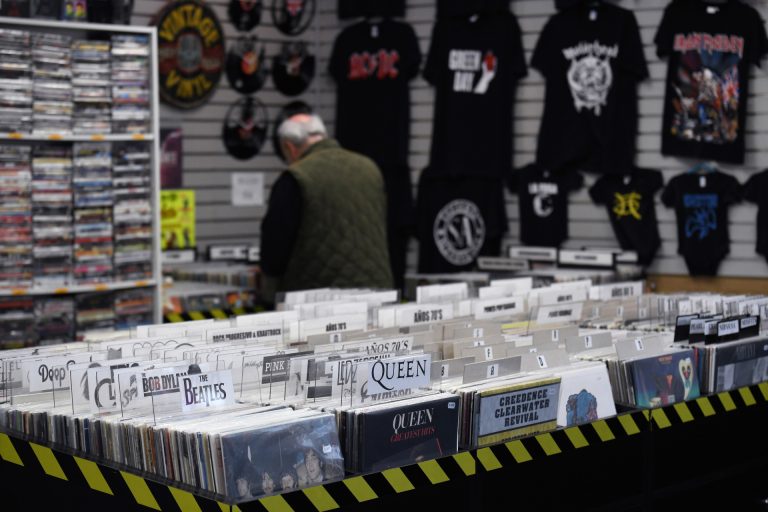 Los bonos ‘Activa Comercio’ de la Xunta se podrán descargar desde este miércoles a las 9 de la mañana