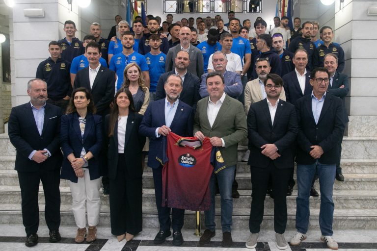 La Diputación de A Coruña rinde homenaje al Real Club Deportivo tras su ascenso a Primera