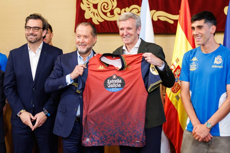 Alfonso Rueda recibe al RC Deportivo de A Coruña tras su ascenso a Primera División