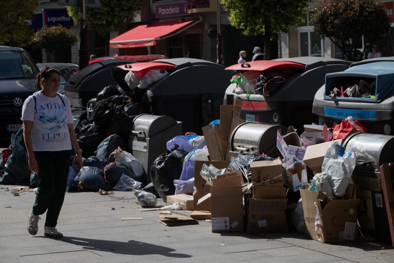 Tercer día de huelga de la recogida de basura en Vigo, con casi 900 toneladas de residuos sin retirar