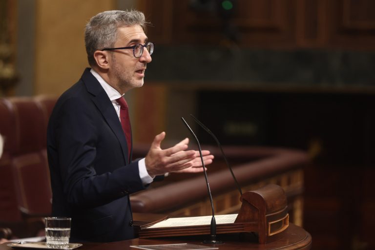 El Gobierno sostiene que el aumento del gasto militar «no toca un céntimo» de la inversión social, ante críticas del BNG