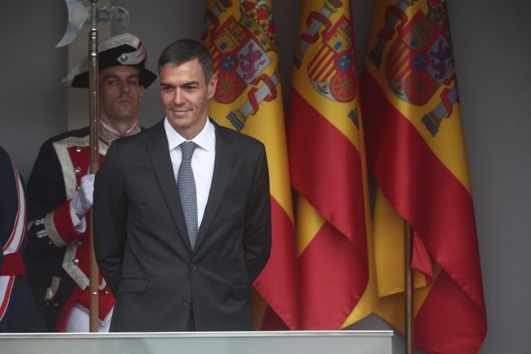Sánchez agradece a los militares su compromiso en el Día de las FF.AA.: «Representáis lo mejor del servicio público»