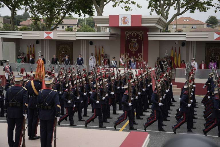 Caballero destaca el «éxito» del Día de las Fuerzas Armadas en Vigo: «La ciudad se volcó en todos los actos»