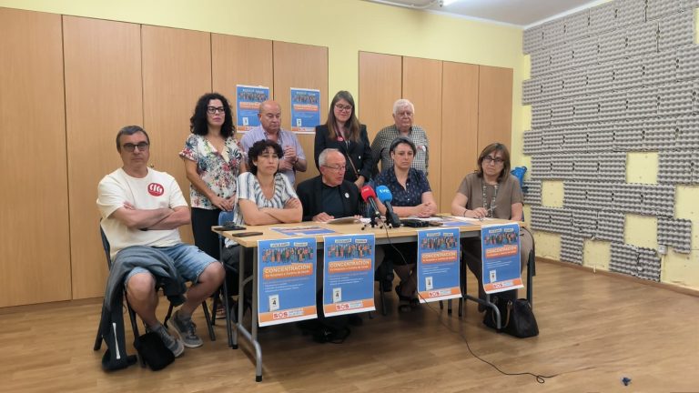 SOS Sanidade Pública convoca concentraciones este jueves ante centros sanitarios contra las listas de espera del Sergas