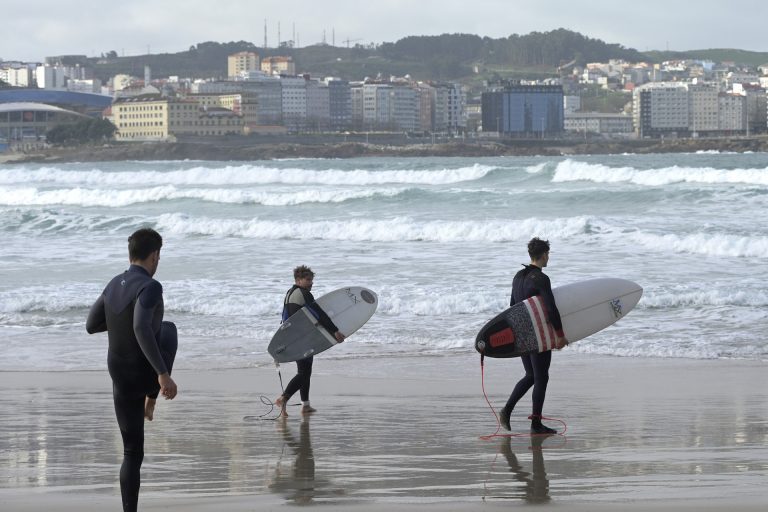 Consello.- La Xunta adapta el protocolo de alertas en función del deporte acuático: se podrá surfear con aviso naranja