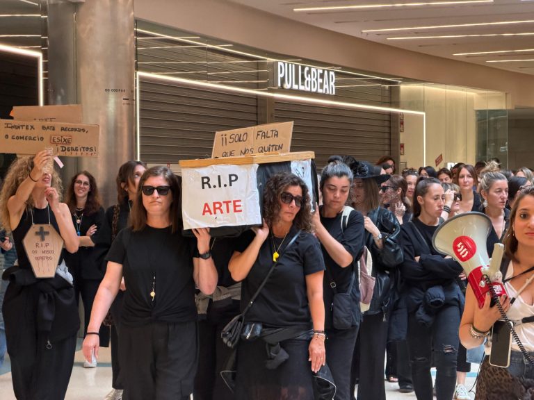 Trabajadoras del comercio avanzan nuevas movilizaciones para exigir un convenio gallego: «Hay que parar esta locura»