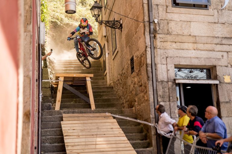 El descenso MTB por el Casco Vello de Vigo, prueba estrella de O Marisquiño, tendrá lugar el 8 de agosto