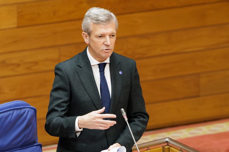 Besteiro reivindica el papel de Sánchez en la llegada de SAIC a Galicia y Rueda le pide al PSOE que «no estorbe»