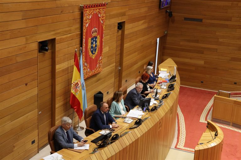 La oposición exige a la Xunta ampliar la calificación permanente a todas las viviendas protegidas