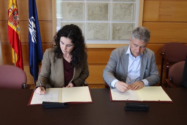 La UDC y Cortizo impulsan un máster especializado en fachadas ligeras de vidrio