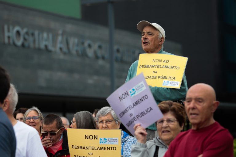 Decenas de profesionales sanitarios denuncian por toda Galicia las listas de espera del Sergas