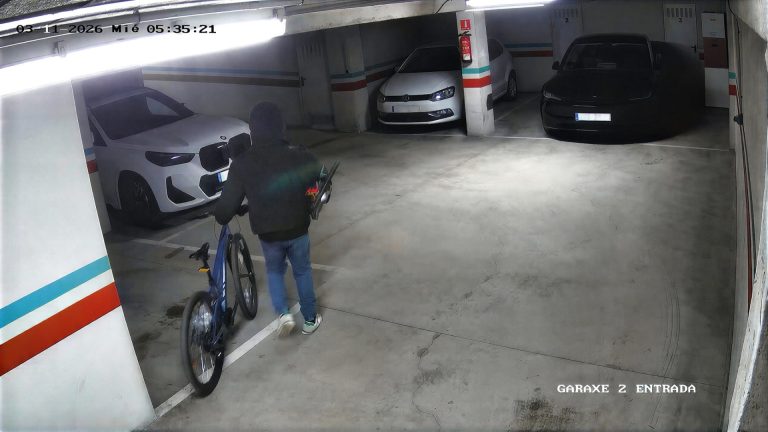 Dos personas detenidas y otra más investigada por varios delitos contra el patrimonio en Ames (A Coruña)